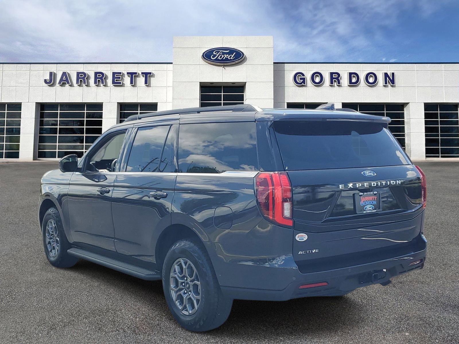 Certified 2025 Ford Expedition Active RWD image 3