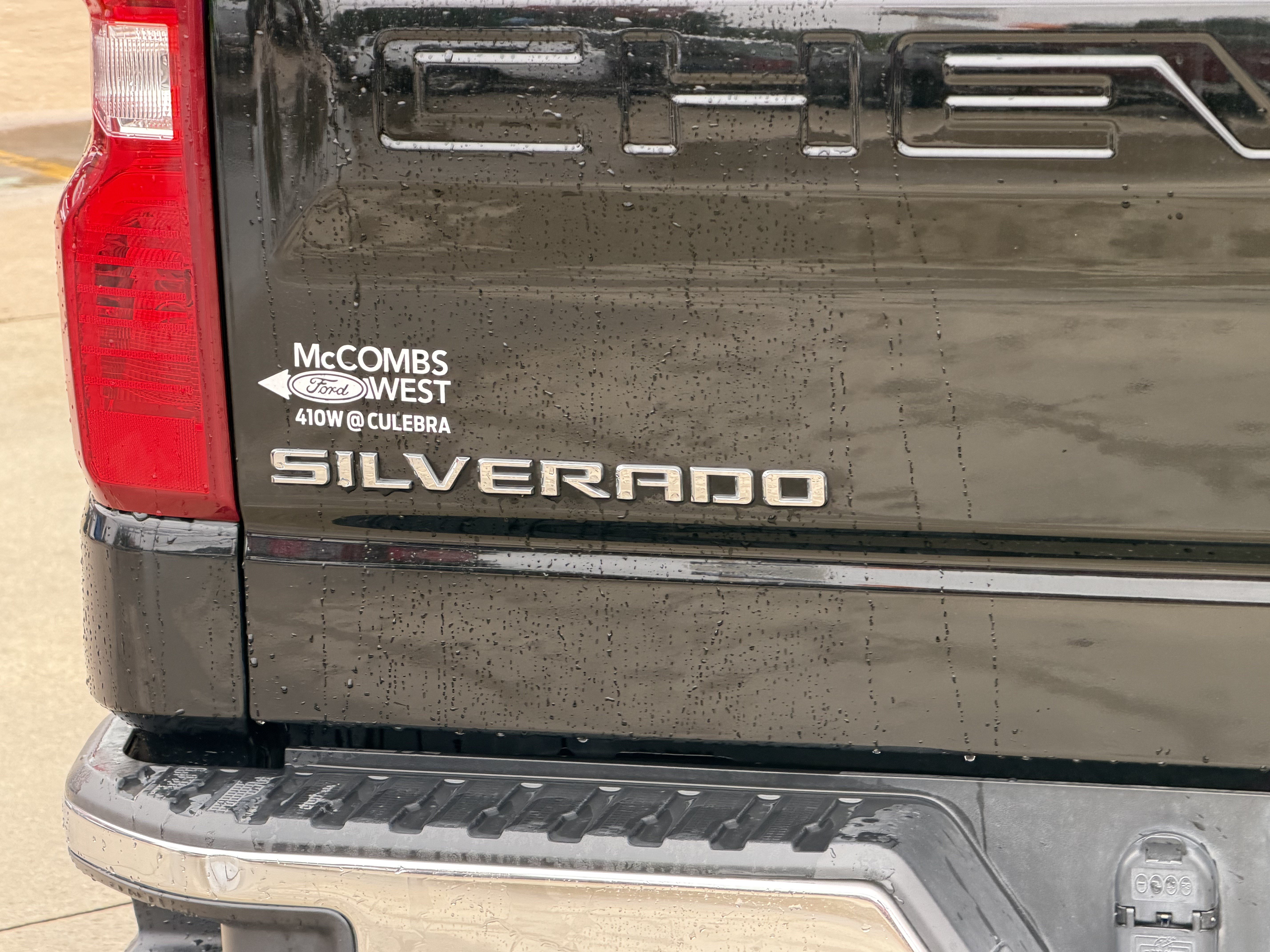 Used 2024 Chevrolet Silverado 1500 LT w/ Z71 Off-Road Package AWD/4WD image 10