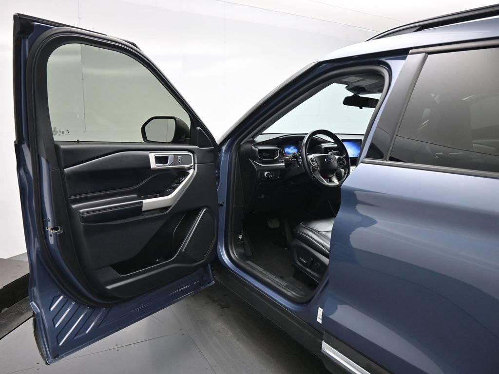 Certified 2021 Ford Explorer XLT w/ Equipment Group 202A image 36