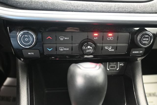 Used 2025 Jeep Compass Latitude AWD/4WD image 13