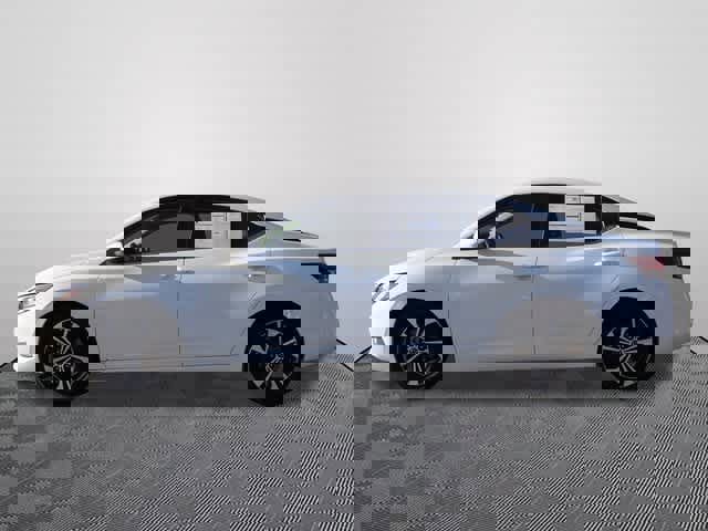 Used 2022 Nissan Sentra SV image 2