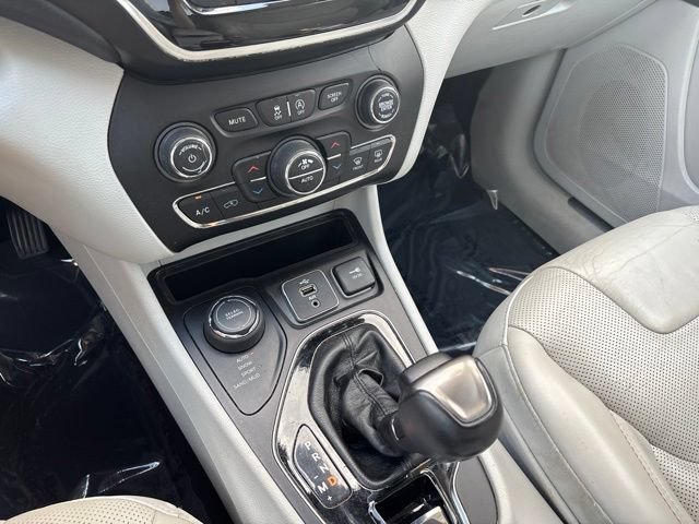 Used 2019 Jeep Cherokee Limited AWD/4WD image 27