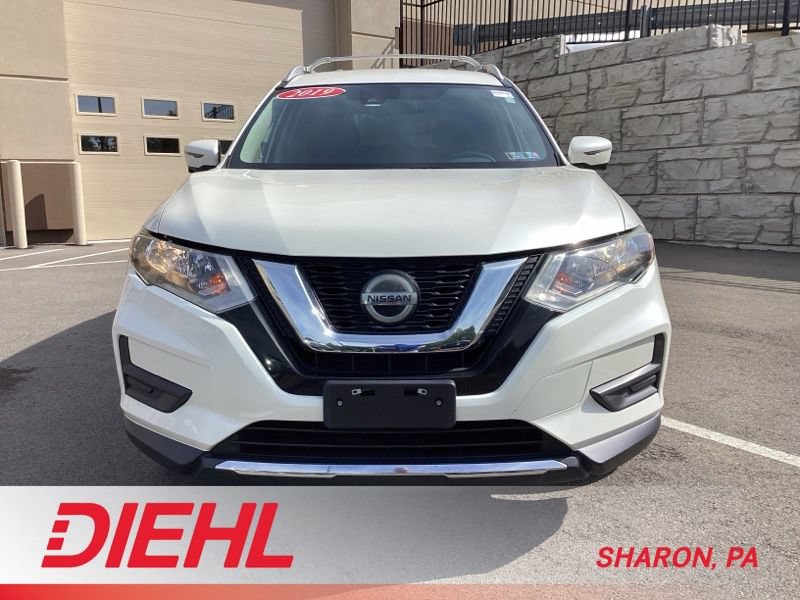 Used 2019 Nissan Rogue SV w/ Premium Package FWD image 2