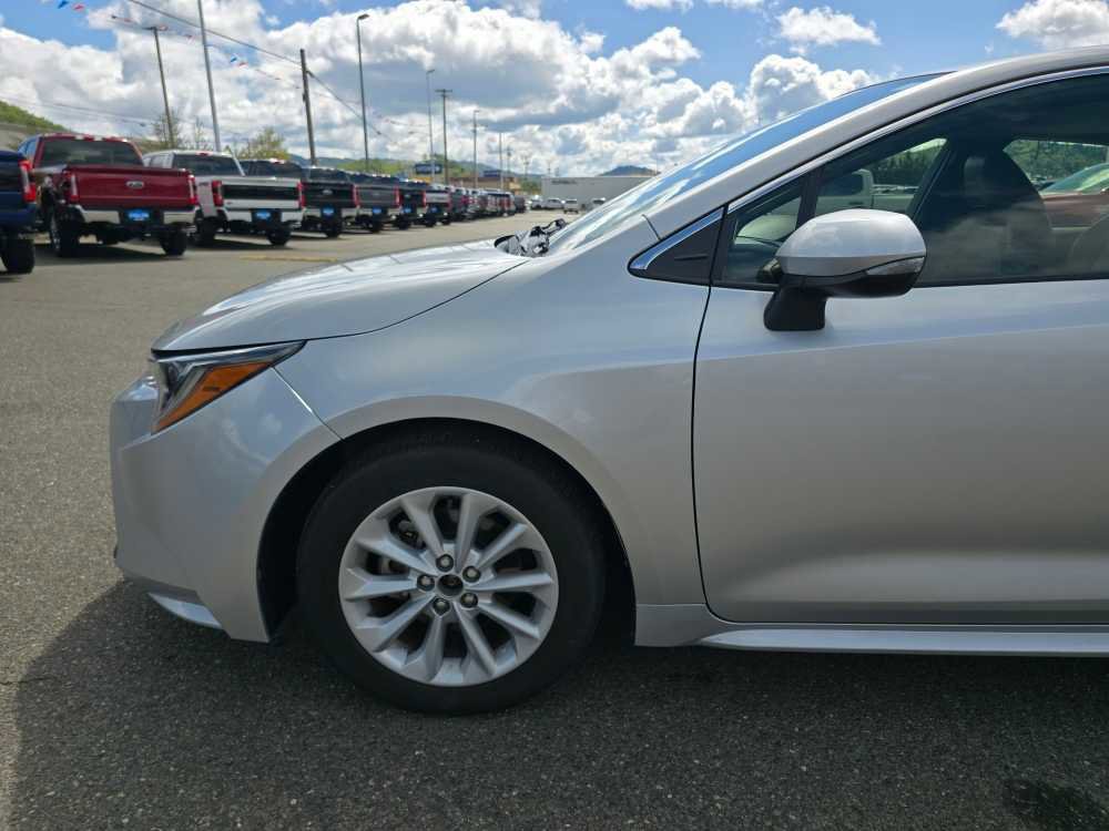 Used 2021 Toyota Corolla XLE w/ Carpet Mat Package (TMS) FWD image 3