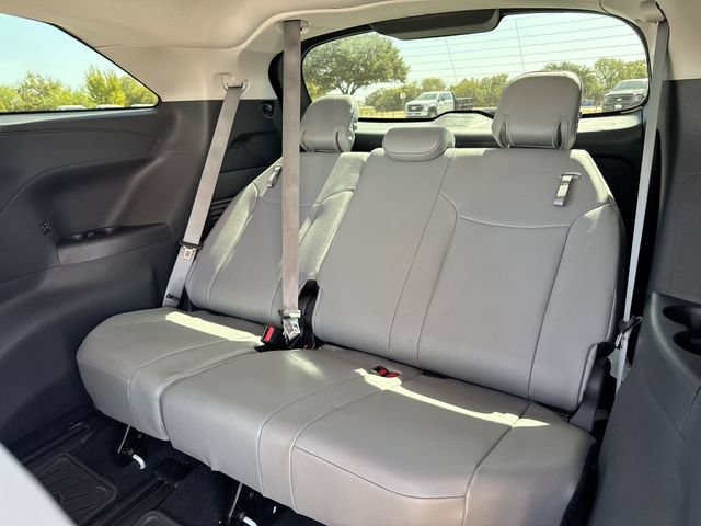 Used 2025 Toyota Sienna XLE AWD/4WD image 24