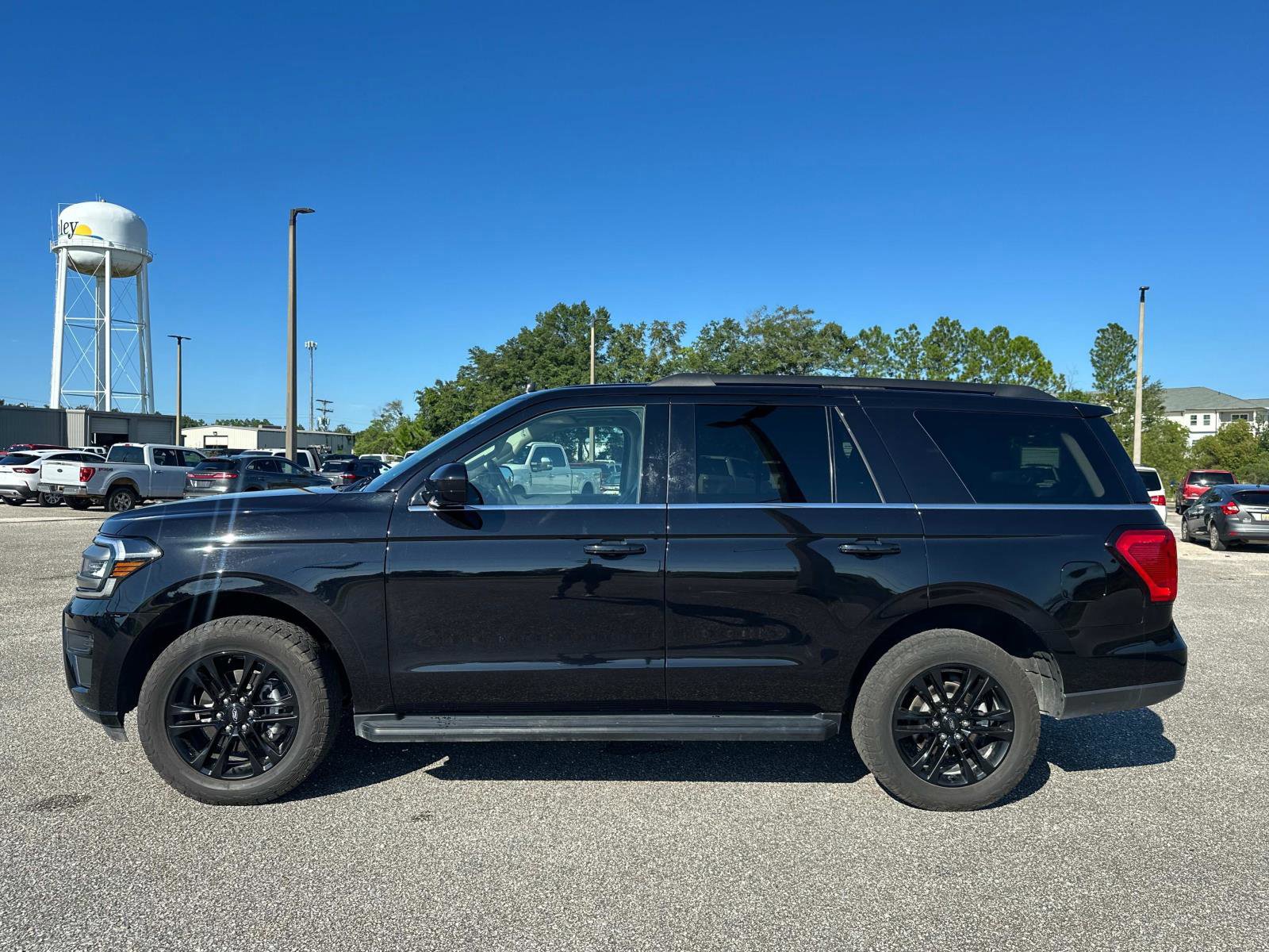 Certified 2024 Ford Expedition XLT image 2