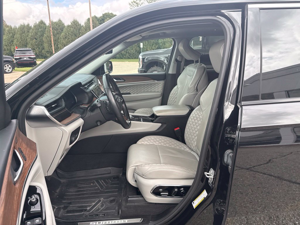 Used 2021 Jeep Grand Cherokee L Summit w/ Advanced Protech Group IV AWD/4WD image 22