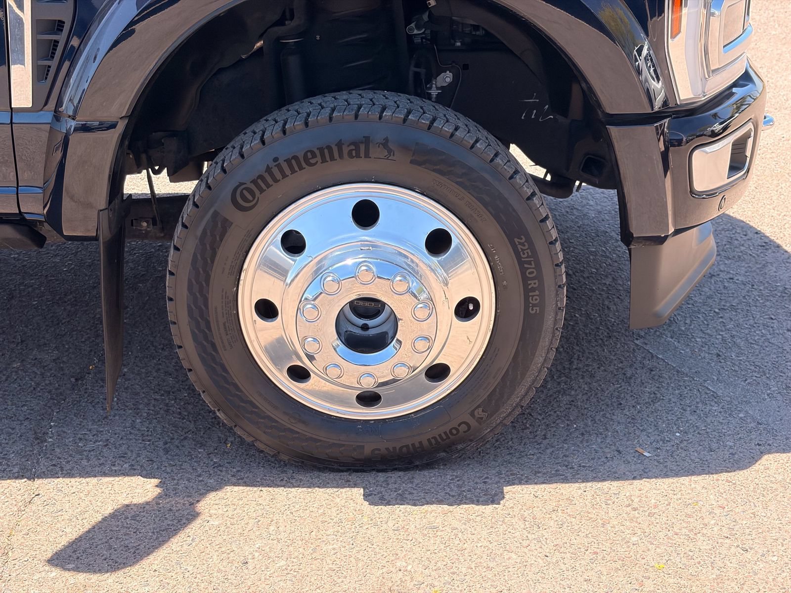 Certified 2024 Ford F450 Platinum w/ FX4 Off-Road Package AWD/4WD image 9