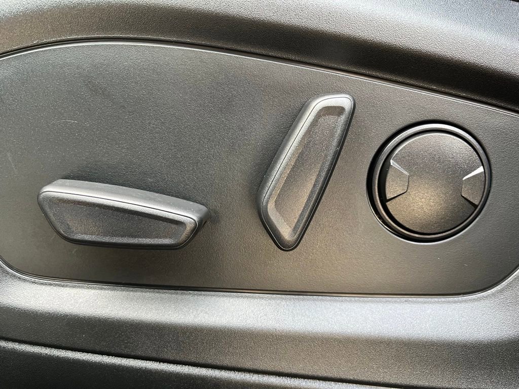 Certified 2022 Ford Explorer XLT w/ Equipment Group 202A image 21