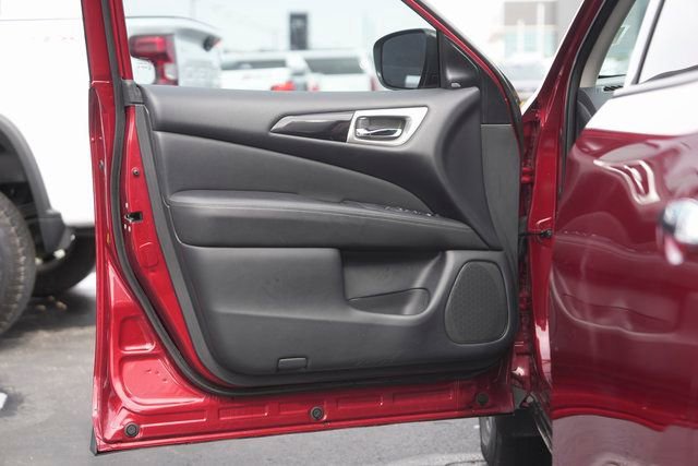 Used 2020 Nissan Pathfinder SV image 28
