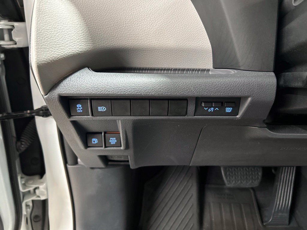 Used 2021 Toyota Sienna XLE AWD/4WD image 13