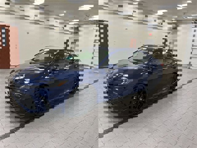 Used 2025 Toyota Camry SE image 3