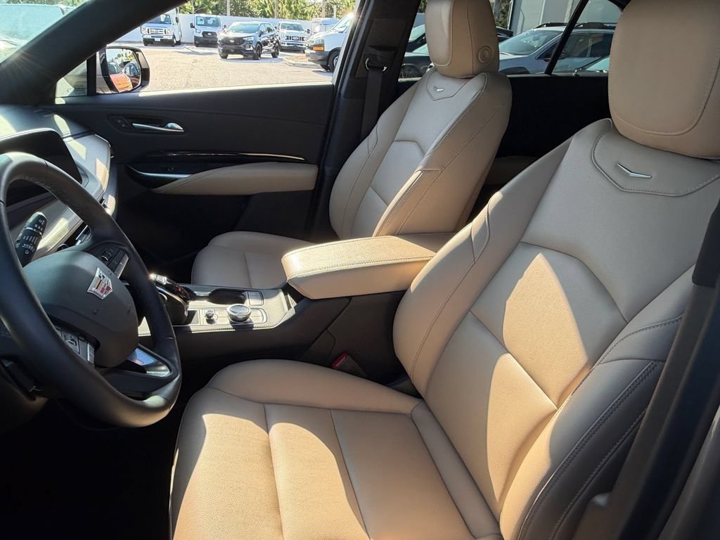 Used 2024 Cadillac XT4 Luxury FWD image 11