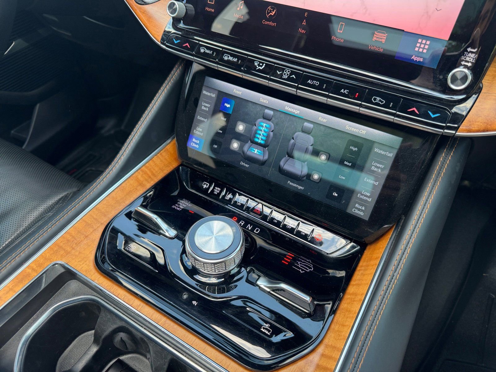 Used 2022 Jeep Grand Wagoneer Series III w/ Rear Seat Video Group 1 image 28