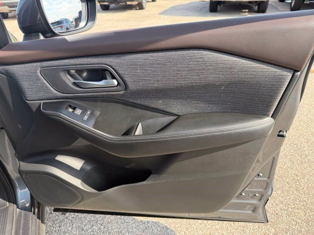 Used 2023 Nissan Rogue SV AWD/4WD image 34
