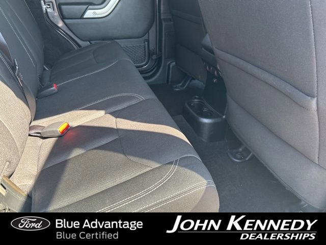Used 2018 Jeep Wrangler Unlimited Rubicon w/ Connectivity Group AWD/4WD image 34