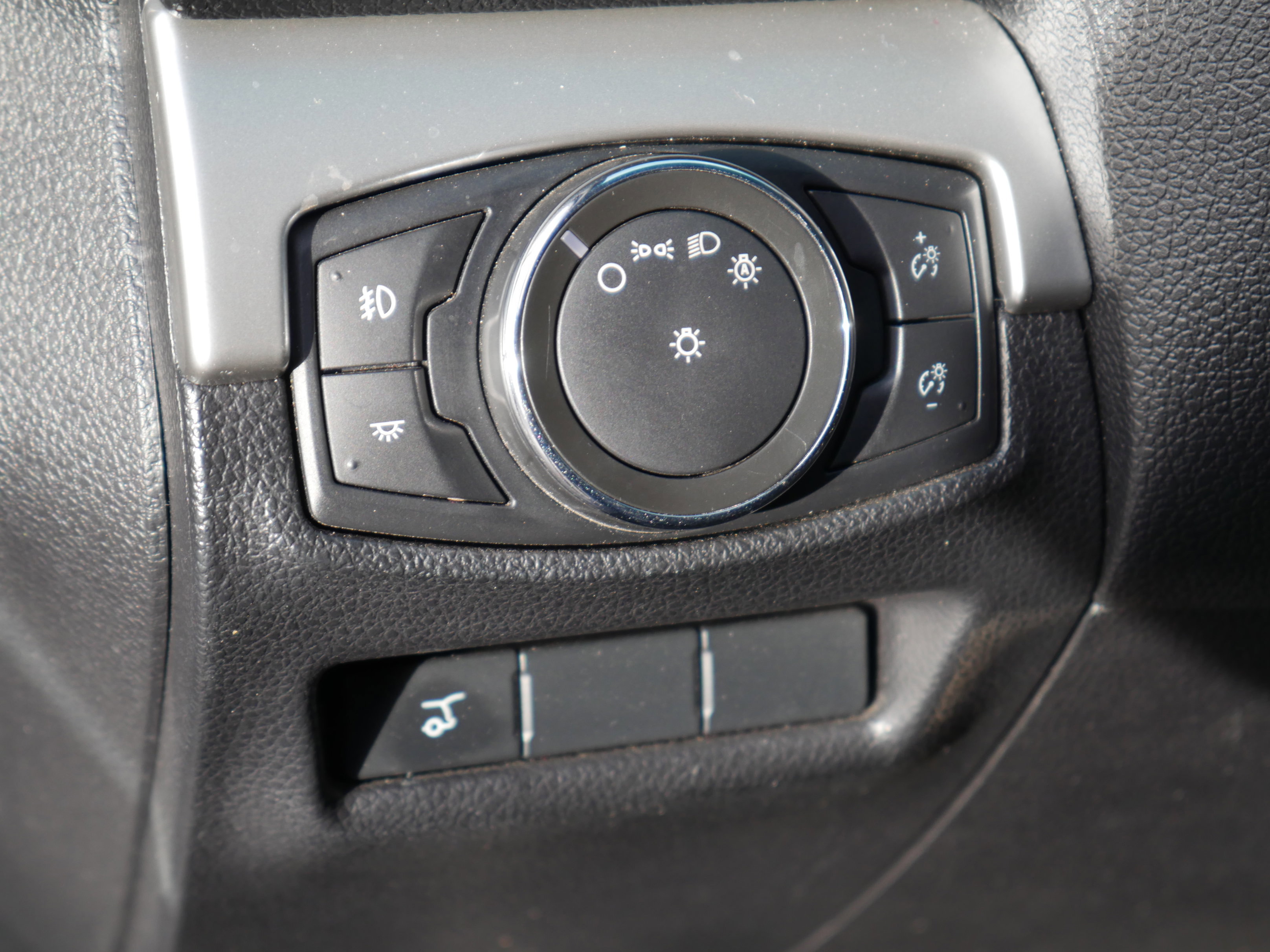 Certified 2017 Ford Explorer XLT w/ Equipment Group 202A image 11