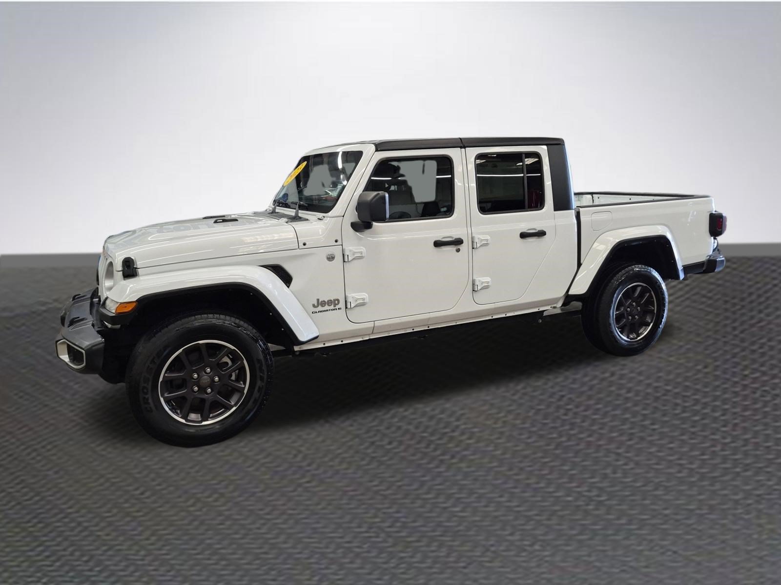 Used 2023 Jeep Gladiator Overland AWD/4WD image 2