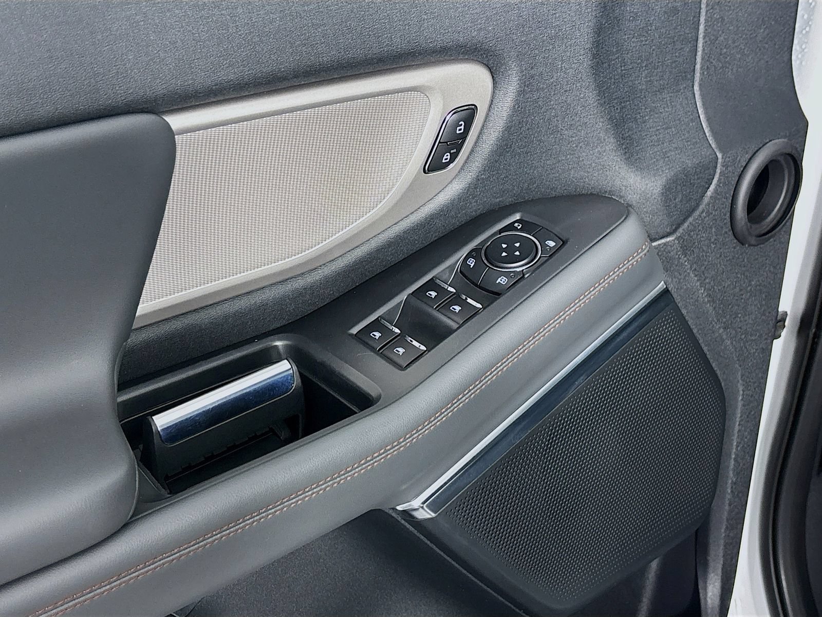 Certified 2025 Ford Expedition Active AWD/4WD image 19