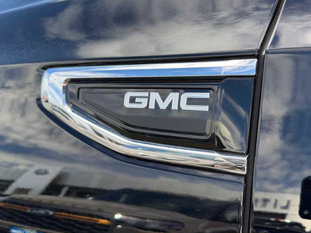 Used 2023 GMC Yukon XL SLT AWD/4WD image 30