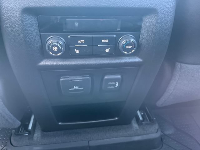 Used 2019 Chevrolet Traverse Premier w/ Driver Confidence II Package FWD image 23