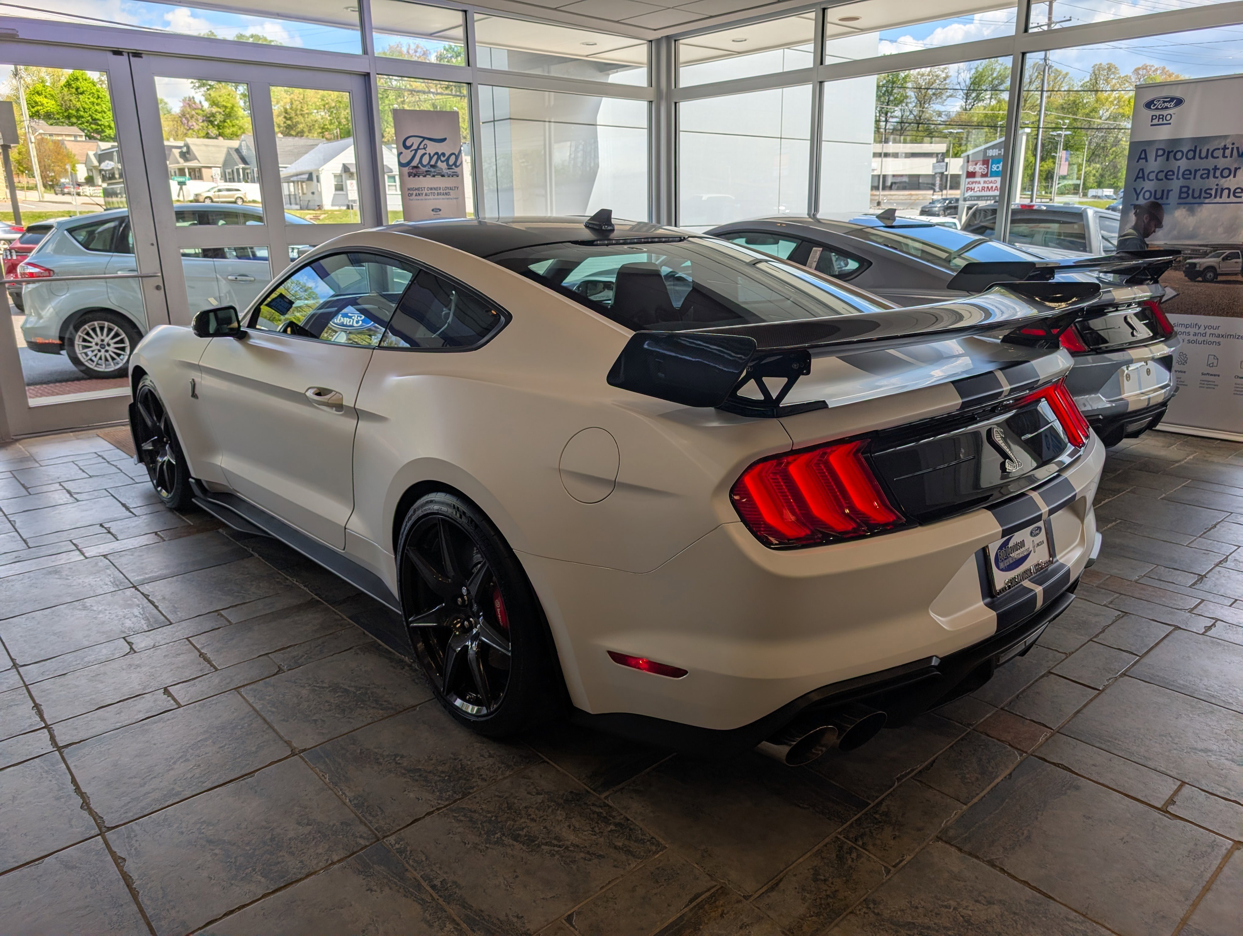 Certified 2022 Ford Mustang Shelby GT500 w/ Carbon Fiber Track Pack RWD image 4