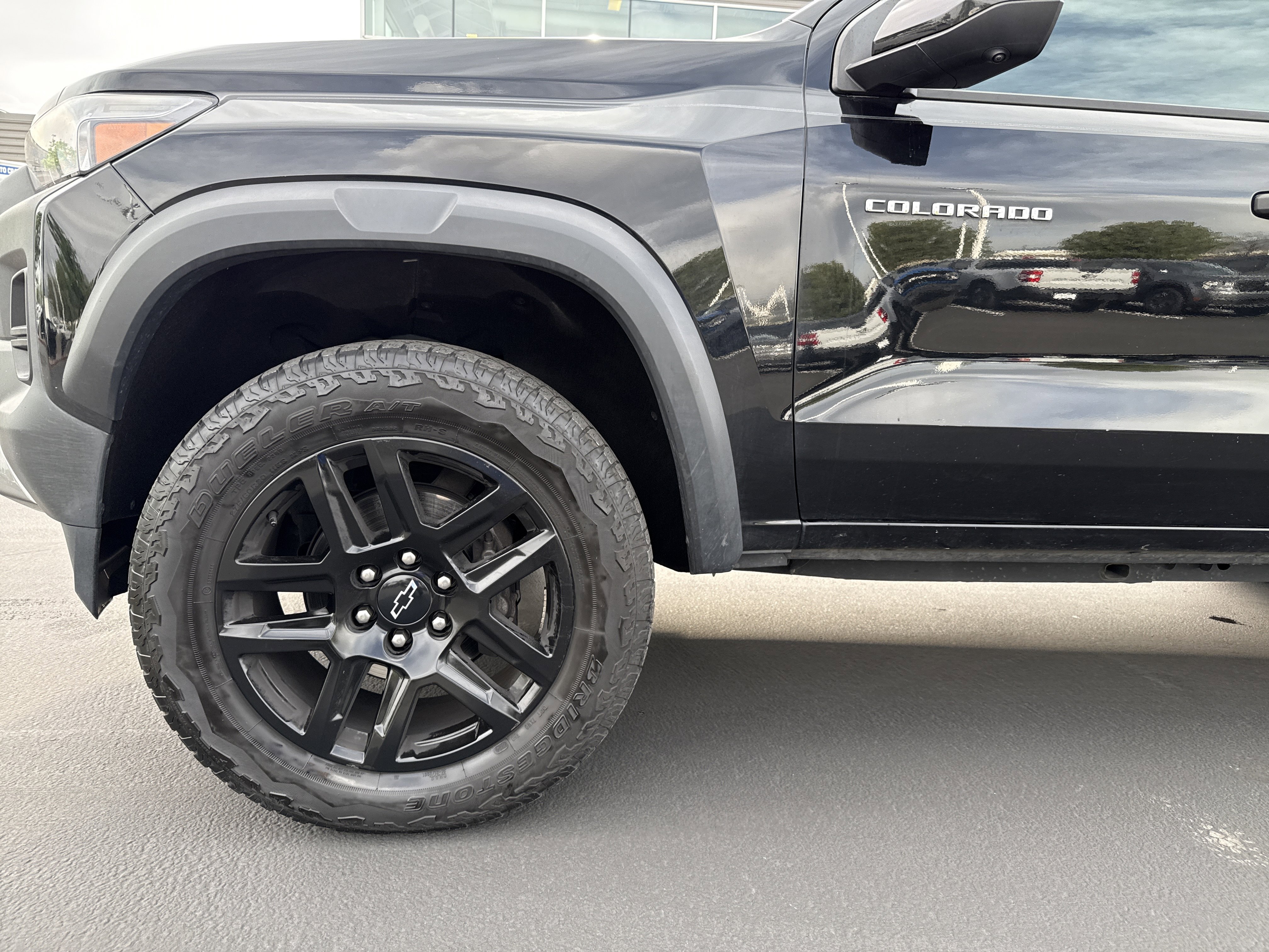 Used 2023 Chevrolet Colorado Trail Boss w/ Technology Package AWD/4WD image 9