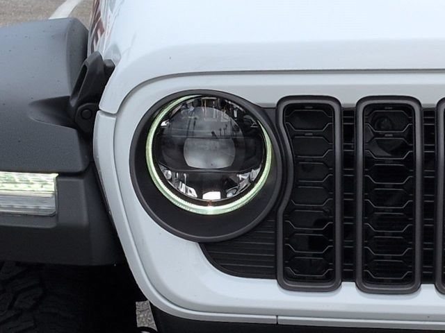 Used 2024 Jeep Gladiator Mojave w/ Technology Group AWD/4WD image 10