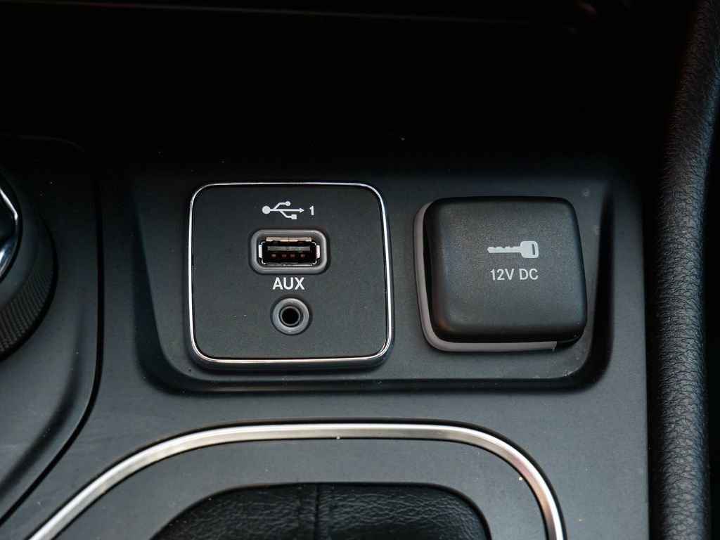 Used 2020 Jeep Cherokee High Altitude AWD/4WD image 24
