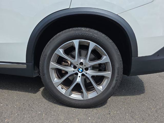 Used 2022 BMW X5 xDrive40i w/ Premium Package AWD/4WD image 13
