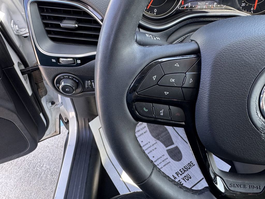 Used 2023 Jeep Cherokee Altitude Lux image 13