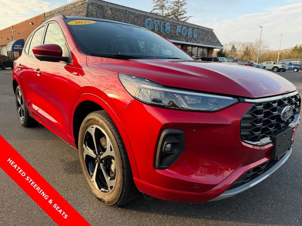 Certified 2025 Ford Escape ST-Line Elite w/ Premium Technology Package image 6