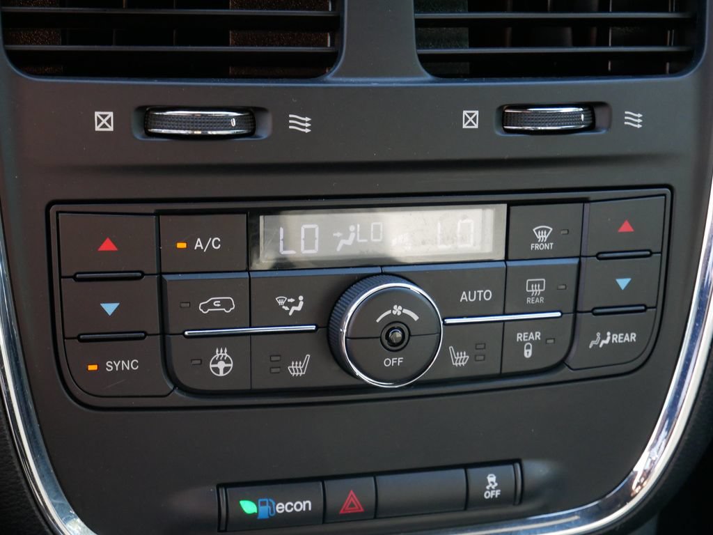 Used 2019 Dodge Grand Caravan SXT w/ Driver Convenience Group FWD image 23