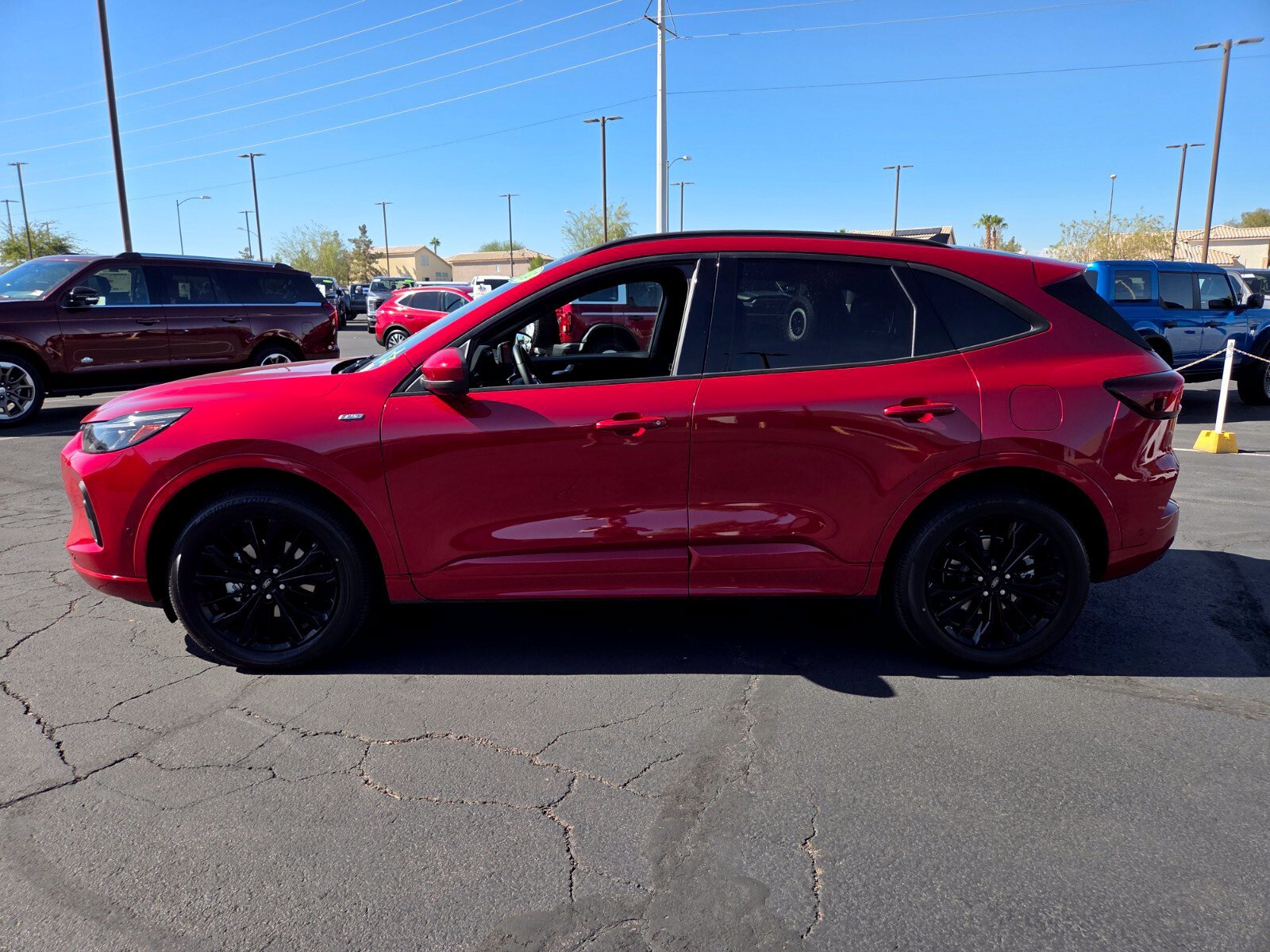 Certified 2024 Ford Escape ST-Line Elite w/ Premium Technology Package AWD/4WD image 3
