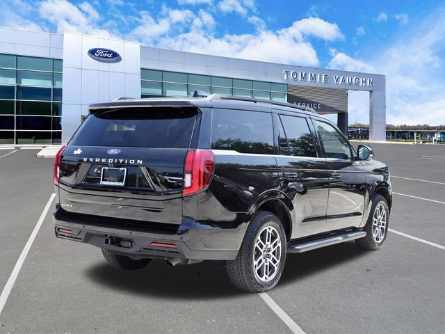 Certified 2025 Ford Expedition Active AWD/4WD image 4