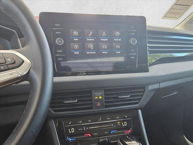 Used 2025 Volkswagen Jetta SE FWD image 13