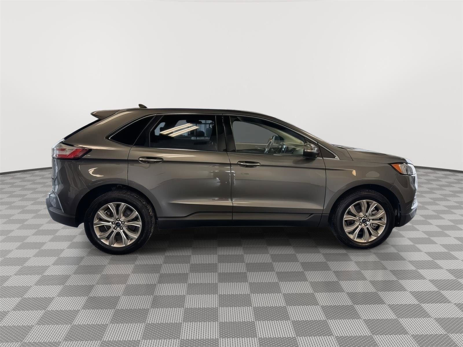 Certified 2022 Ford Edge Titanium image 2