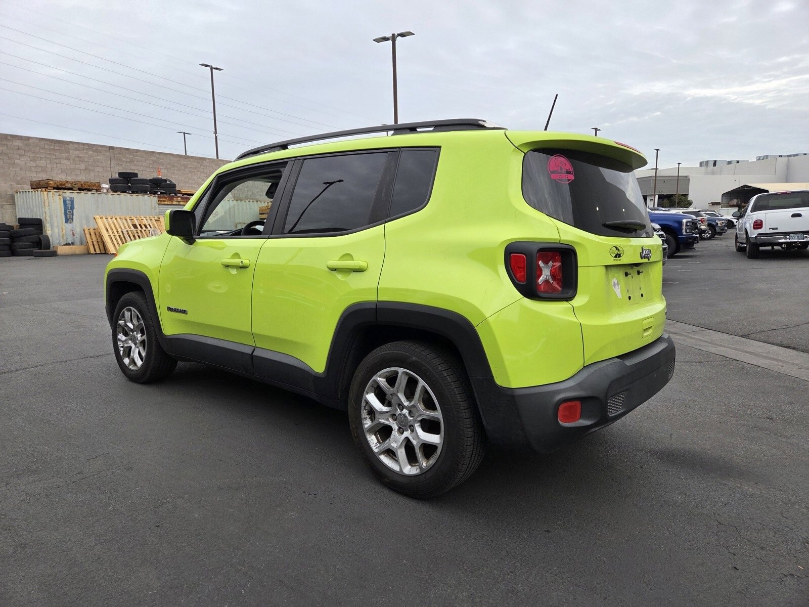 Used 2018 Jeep Renegade Latitude w/ UConnect 8.4 Nav Group image 2