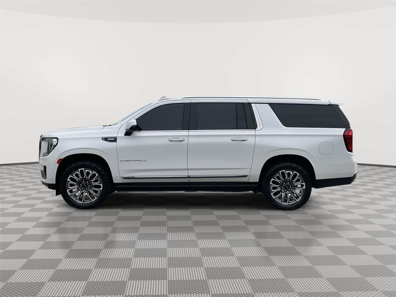 Used 2024 GMC Yukon XL Denali Ultimate AWD/4WD image 2