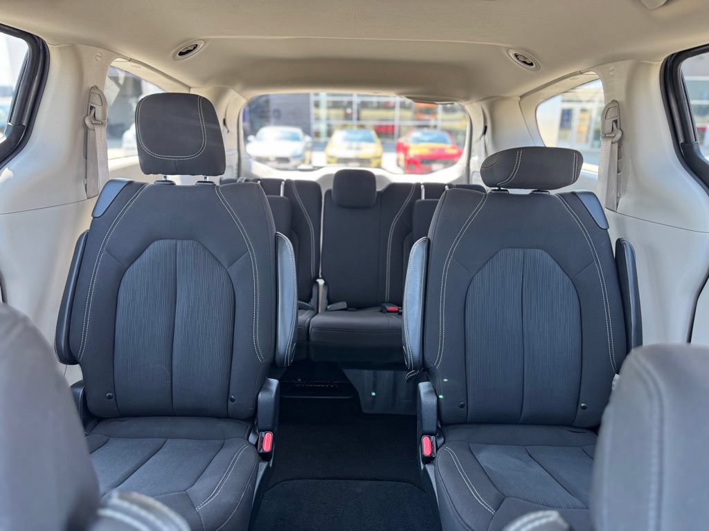 Used 2023 Chrysler Voyager LX FWD image 33