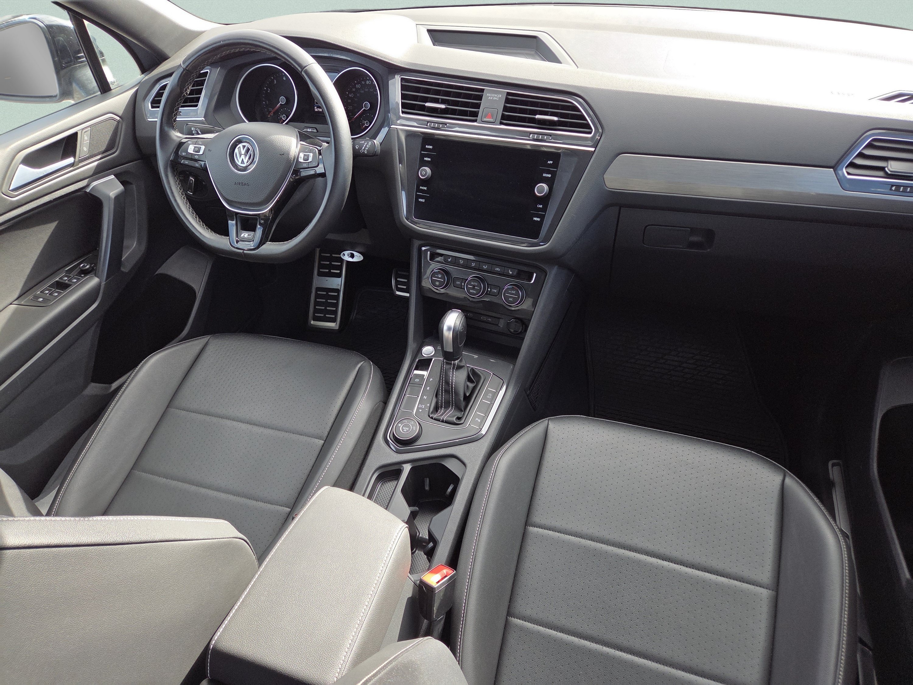 Used 2021 Volkswagen Tiguan SE AWD/4WD image 32