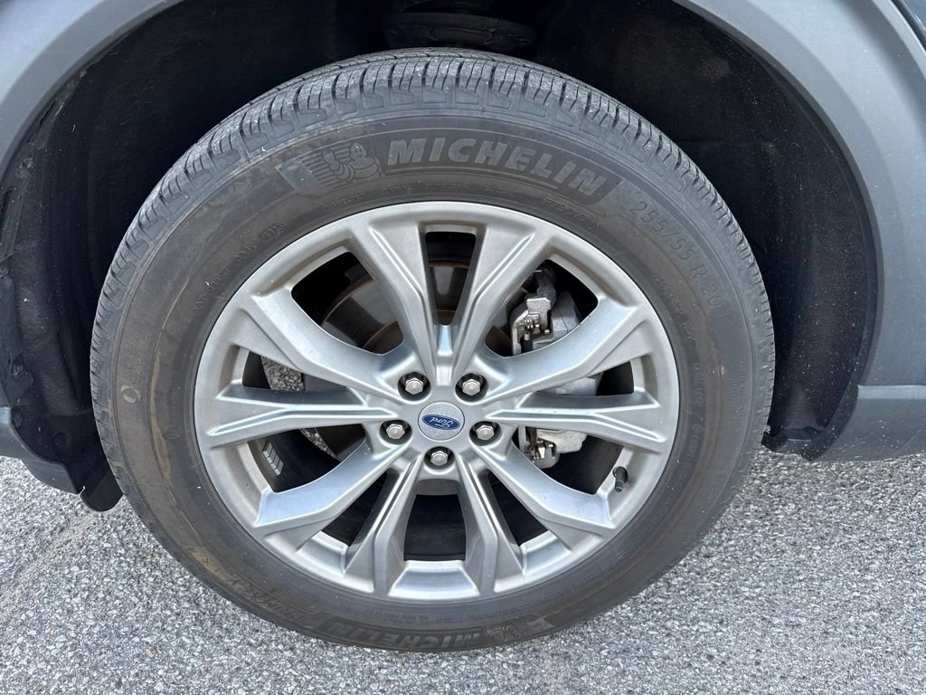 Certified 2024 Ford Explorer XLT w/ Equipment Group 202A AWD/4WD image 3