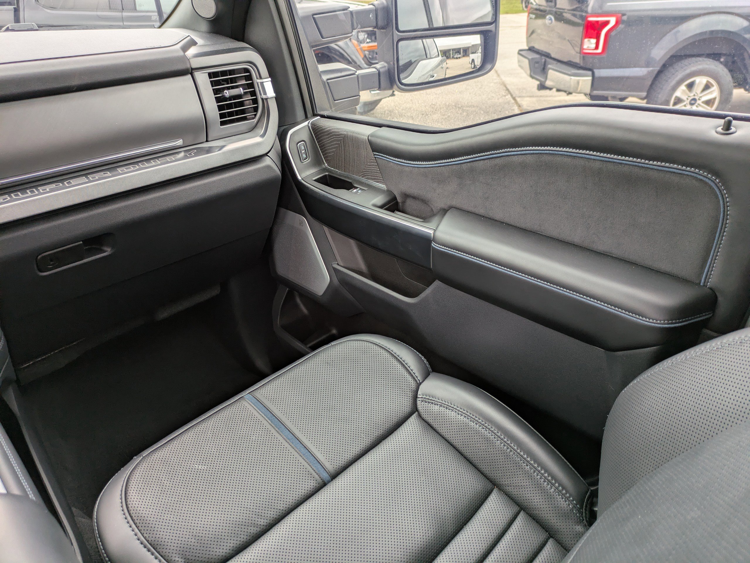Certified 2025 Ford F250 Platinum AWD/4WD image 18