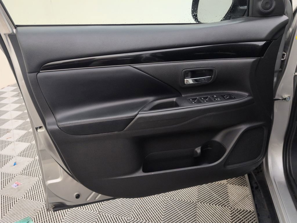 Used 2019 Mitsubishi Outlander SE FWD image 30
