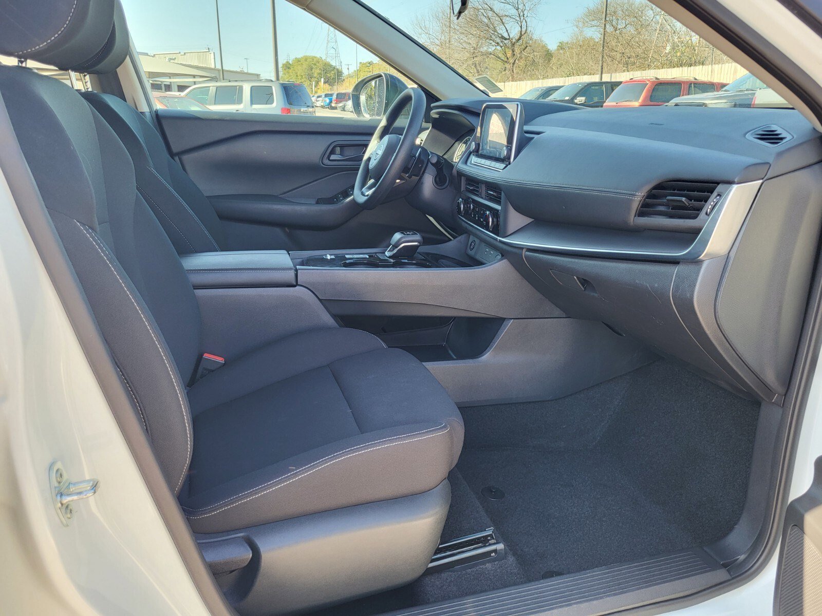 Used 2024 Nissan Rogue S image 11