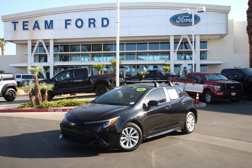 Used 2025 Toyota Corolla SE FWD image 2