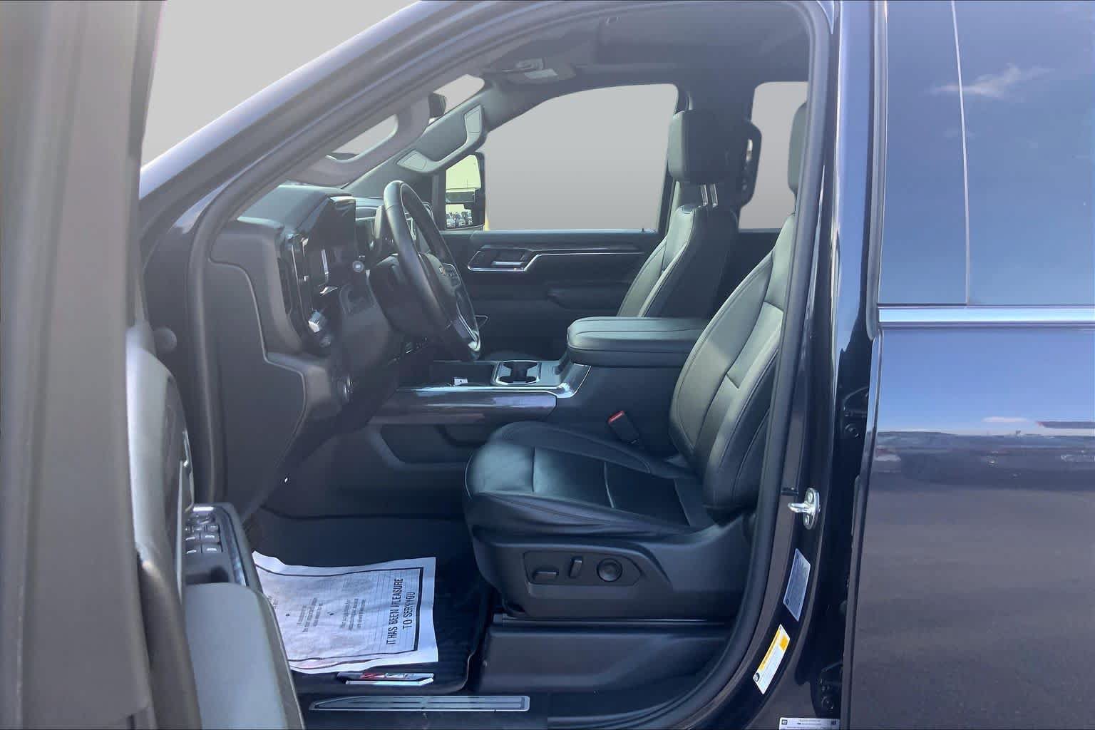 Used 2024 Chevrolet Silverado 2500 LTZ w/ LTZ Premium Package AWD/4WD image 8