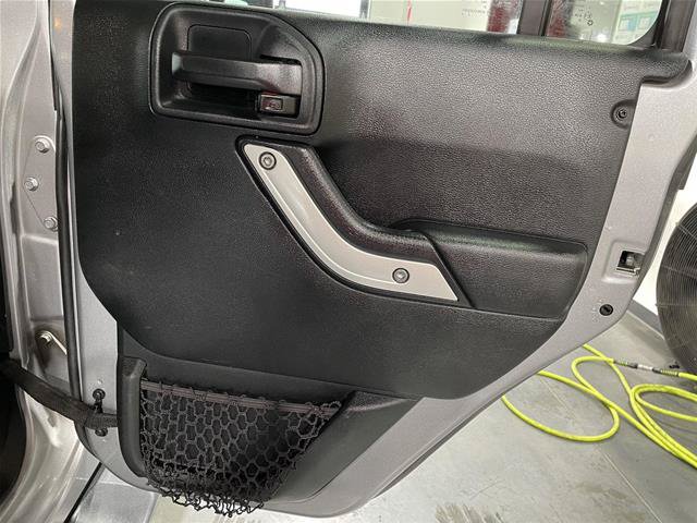 Used 2018 Jeep Wrangler Unlimited Sahara AWD/4WD image 24