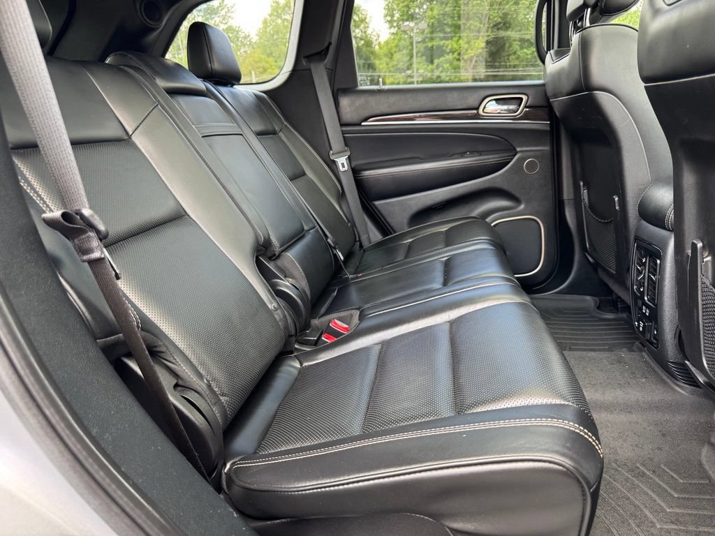 Used 2017 Jeep Grand Cherokee Overland w/ Jeep Active Safety Group AWD/4WD image 18