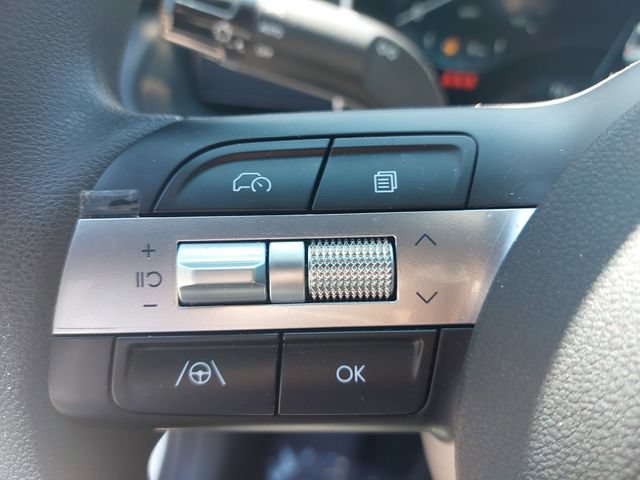 Used 2025 Hyundai Santa Cruz SEL FWD image 17